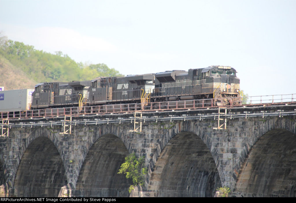 Norfolk Southern train 27G with New York Central Heritage Unit leading